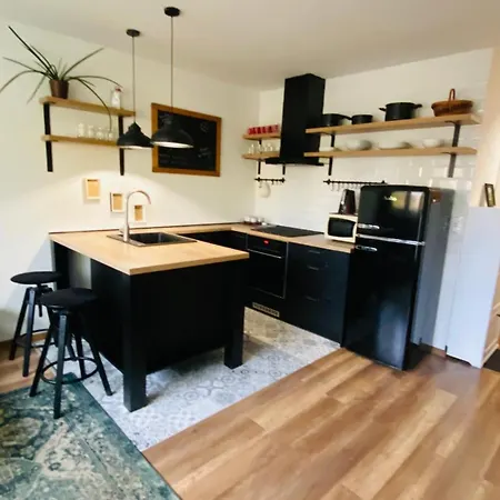 Figaro Apartman Apartment *